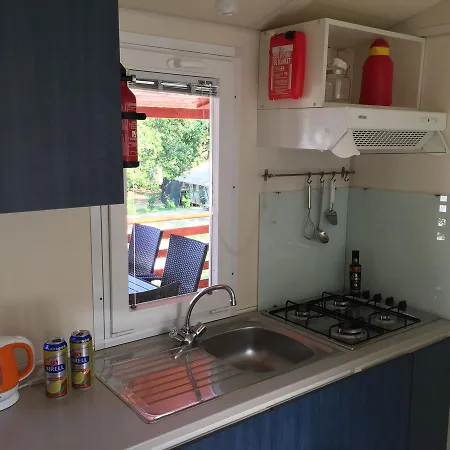 Mobile Homes Comfort Elba Zelena Laguna منتزه العطل بوريتش